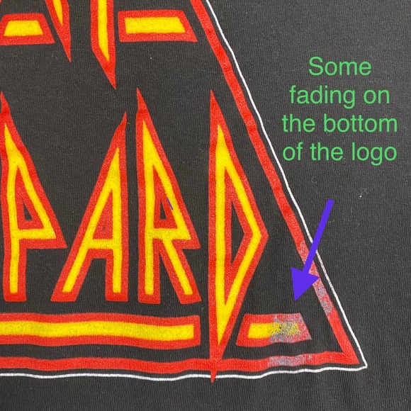 Def Leppard Graphic T-Shirt - Women’s Small - Picture 2 of 3